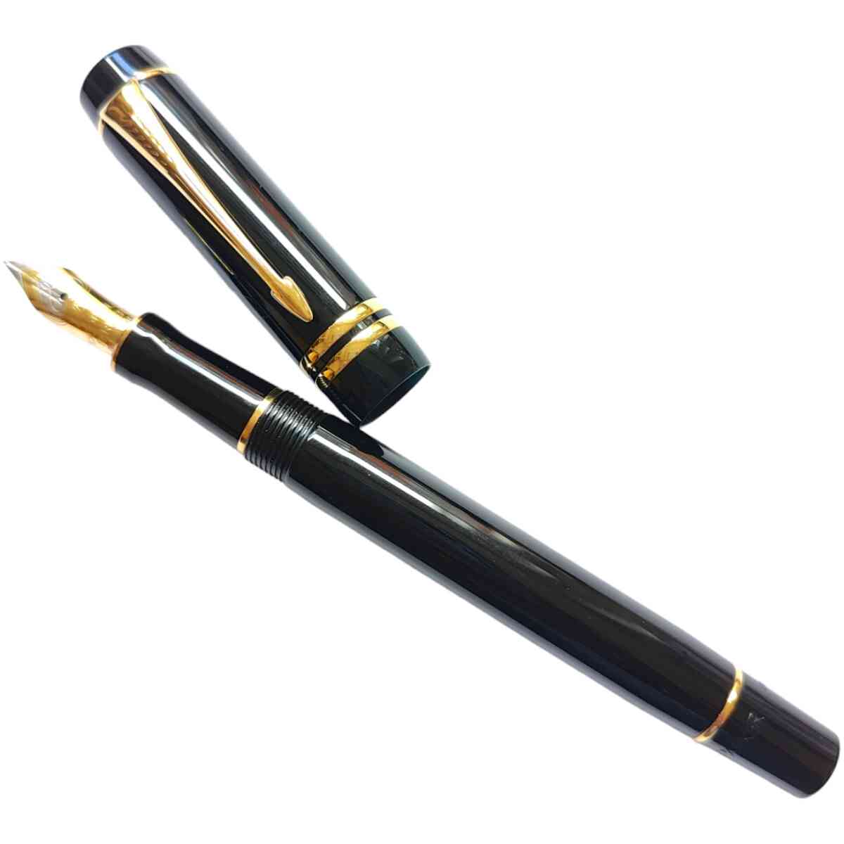 Parker Duofold international Black G.T. Fountain pen  F